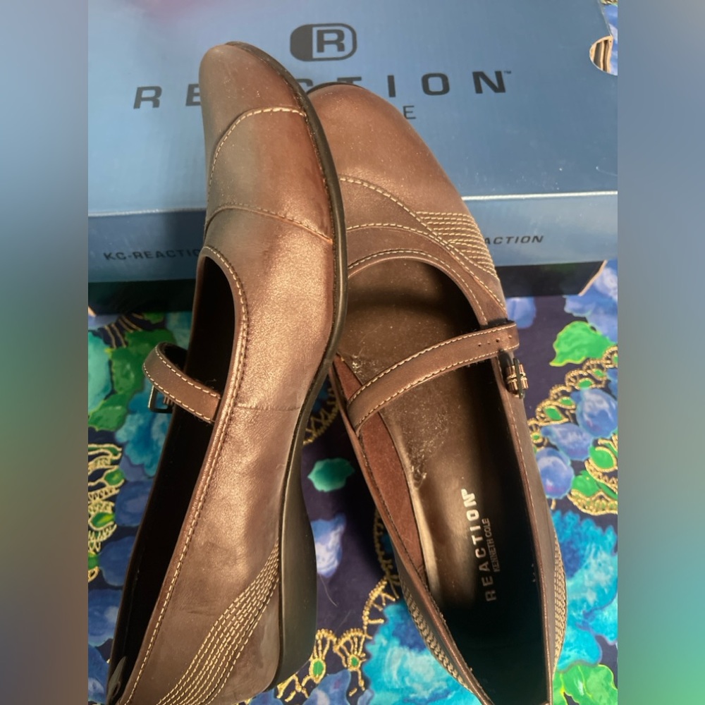 CLEARANCE - ANY 2 PAIRS OF SHOES $35 Kenneth Cole Layla size 6.5 Brown flats